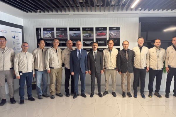 Vali Aktaş, Hyundai Mobis batarya fabrikasını ziyaret etti