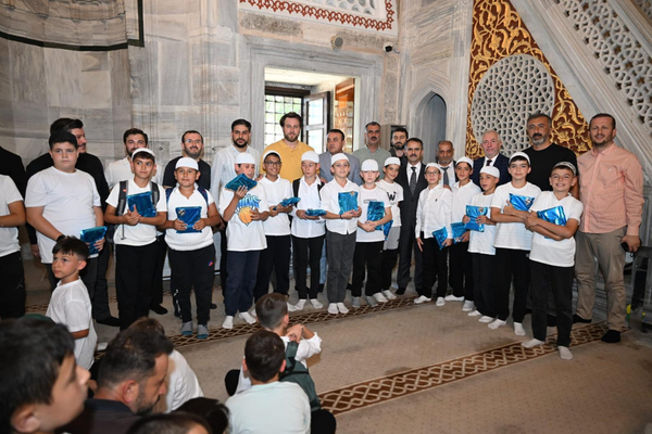 Vali Aktaş, TÜGVA Yaz Okulu öğrencilerinin Kur'an-ı Kerim'e Geçiş Töreni'ne katıldı