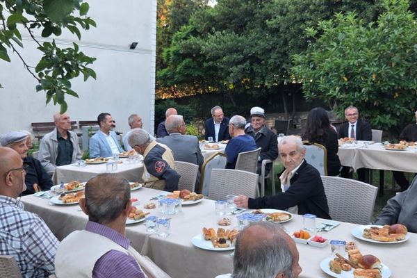 Vali Aktaş’tan huzurevine Babalar Günü ziyareti Vali Aktaş’tan huzurevine Babalar Günü ziyareti