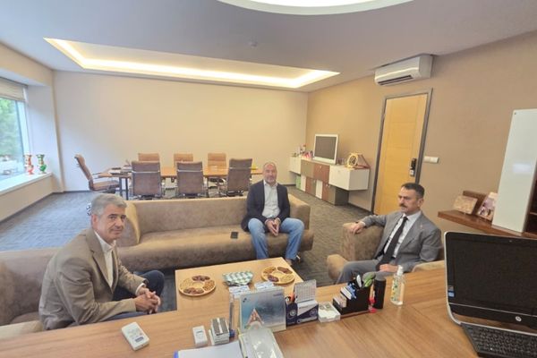 Vali Aktaş’tan Lider Kozmetik’e ziyaret Vali Aktaş’tan Lider Kozmetik’e ziyaret