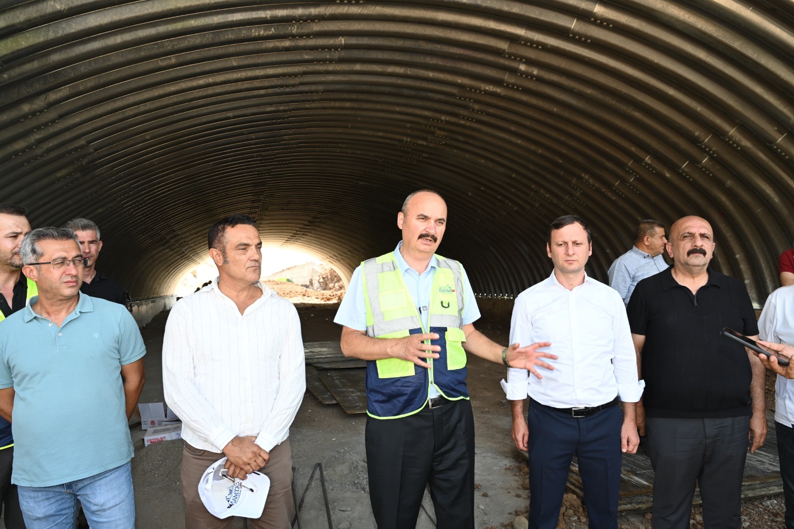 Vali Canalp, İluh Deresi’ndeki köprü ve altyapı çalışmalarını inceledi