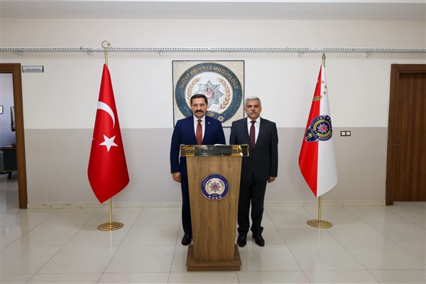 Vali Masatlı’dan Emniyet Müdürü Özen’e ziyaret Vali Masatlı’dan Emniyet Müdürü Özen’e ziyaret