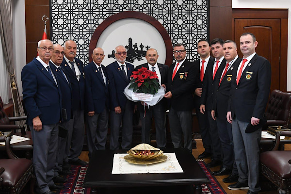 Vali Ustaoğlu, gazilerle bir araya geldi Vali Ustaoğlu, gazilerle bir araya geldi