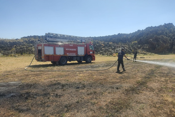 Van'da son 10 günde 239 anız, ot ve bahçe yangınına müdahale edildi