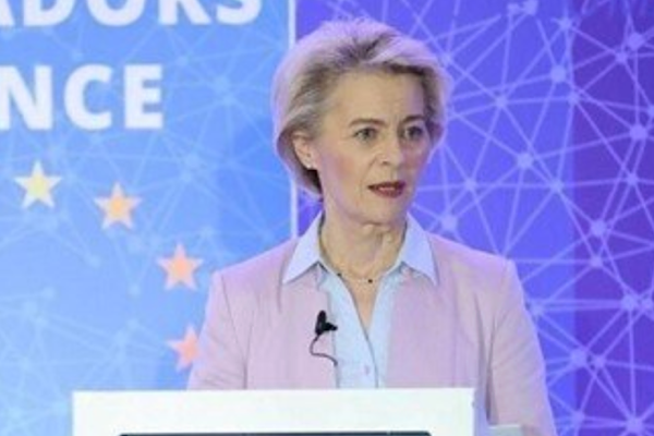 Von der Leyen: Ukrayna bayrağı birliğimizin kalbinde dalgalanacak Von der Leyen: Ukrayna bayrağı birliğimizin kalbinde dalgalanacak