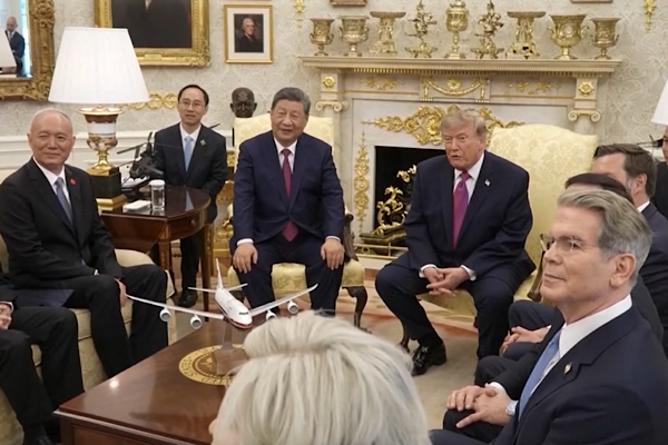 Xi, Trump ile Beyaz Saray'da küçük grup görüşmesi gerçekleştirdi Xi, Trump ile Beyaz Saray'da küçük grup görüşmesi gerçekleştirdi