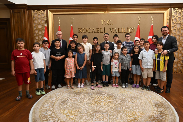 Yaz Kur'an Kursu öğrencilerinden Vali Aktaş'a ziyaret Yaz Kur'an Kursu öğrencilerinden Vali Aktaş'a ziyaret