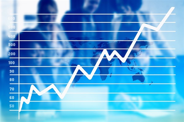 Yeni OVP, daha uzun dezenflasyon ve kontrollü faiz indirimi patikasına işaret ediyor