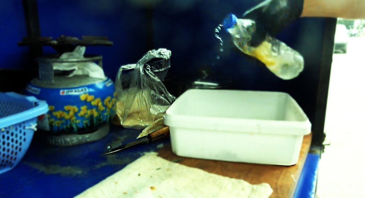 1 metrekarelik ekmek teknesiyle nohut dürüm lezzetini vatandaşın ayağına götürüyor
