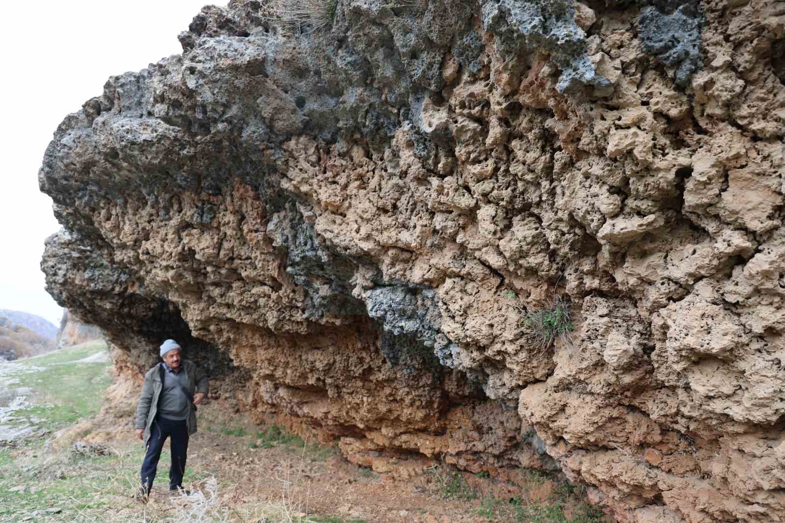 1 milyon yıl önce oluşumu tamamlandığı değerlendirilen Buzul Vadisi görüntülendi
