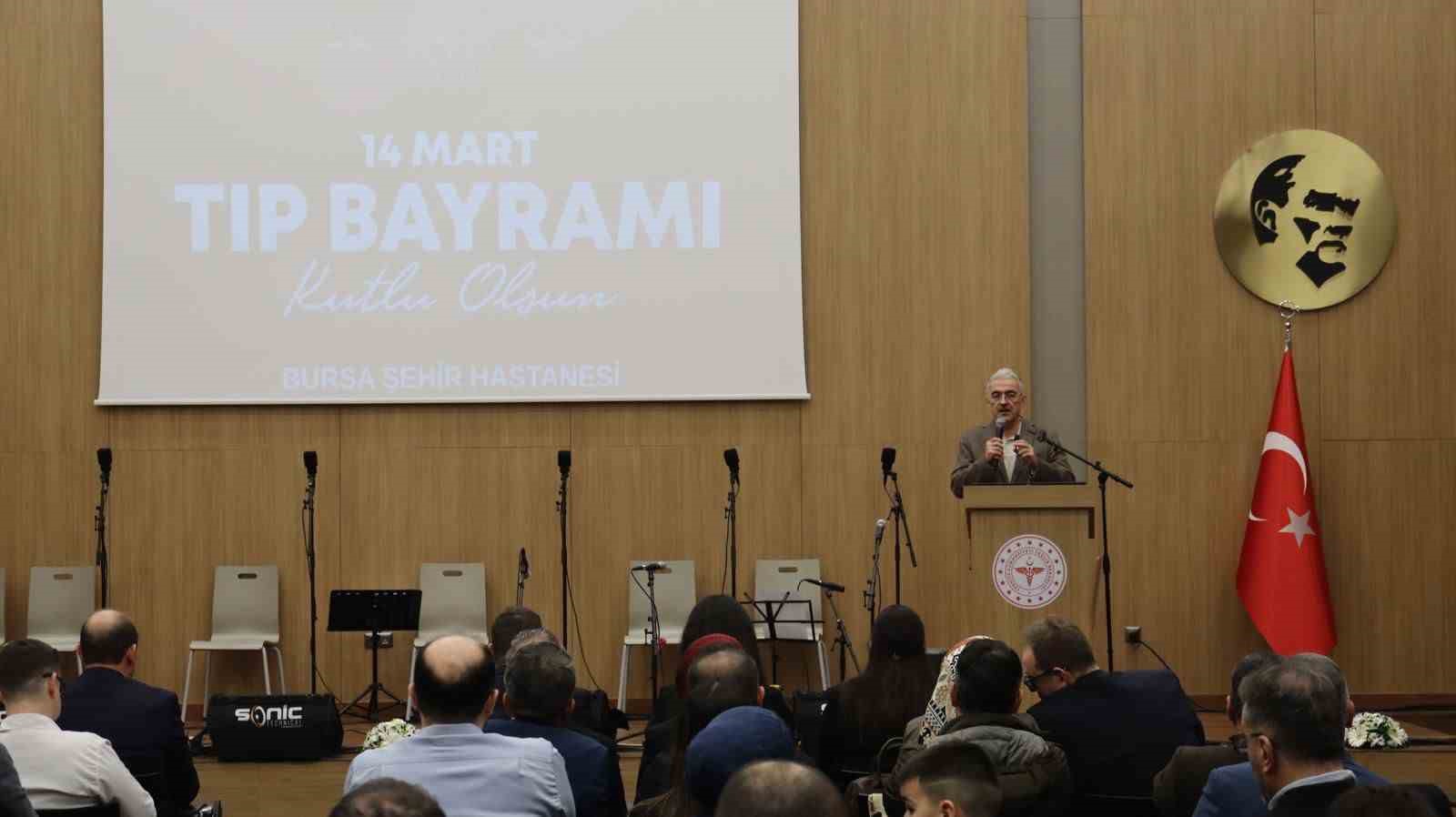 1 yılda 3 bin 766 ameliyat yapan doktora ödül
