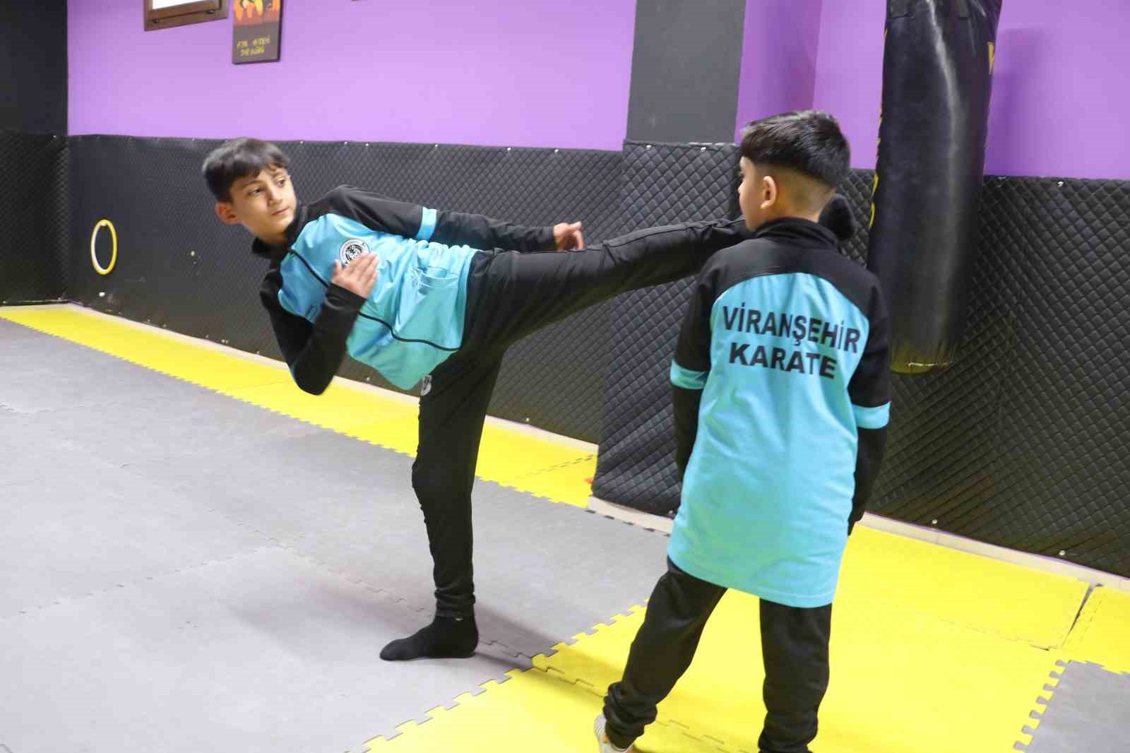 10 yaşındaki karateciden 20 madalyalık büyük başarı
