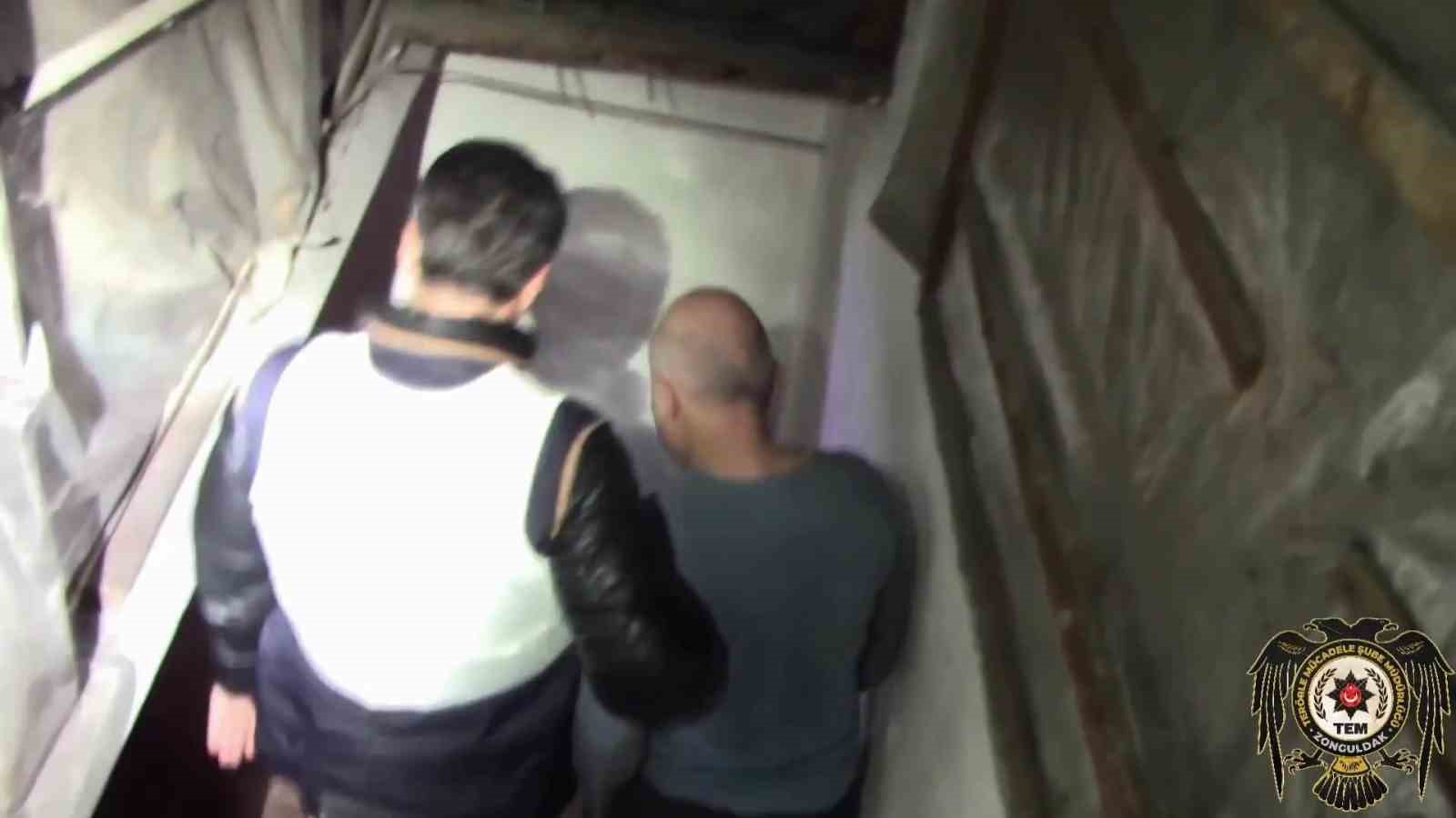 10 yıldır aranan FETÖ üyesi çatı katında yakalandı
