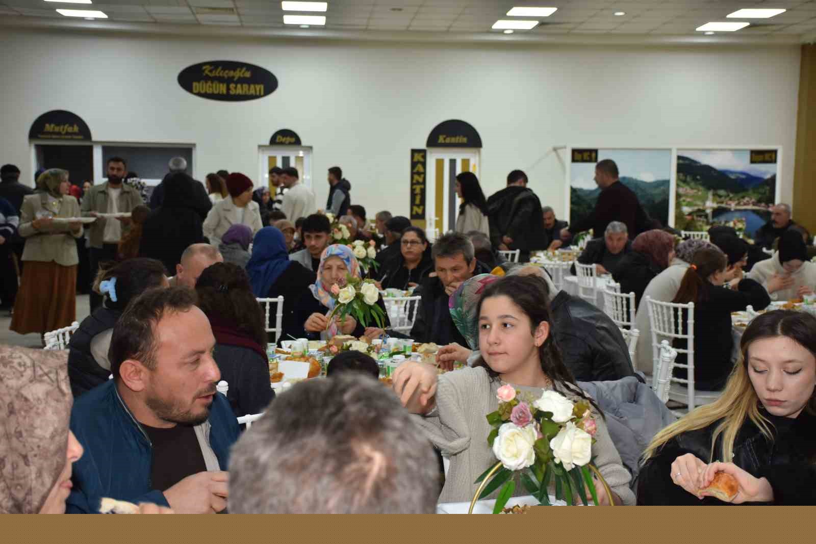 10 yıllık akraba iftarı geleneği 500 kişilik katılımla gerçekleşti

