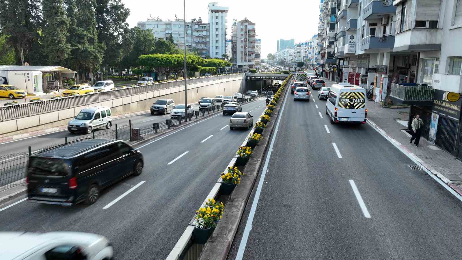 100. Yıl Bulvarı’nda 5. etap asfalt çalışması tamamlandı
