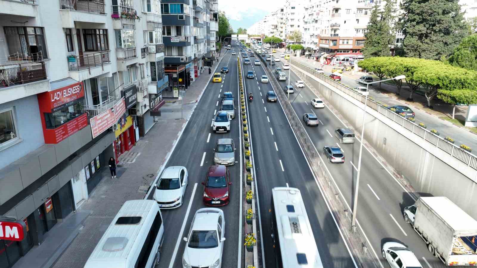 100. Yıl Bulvarı’nda 5. etap asfalt çalışması tamamlandı
