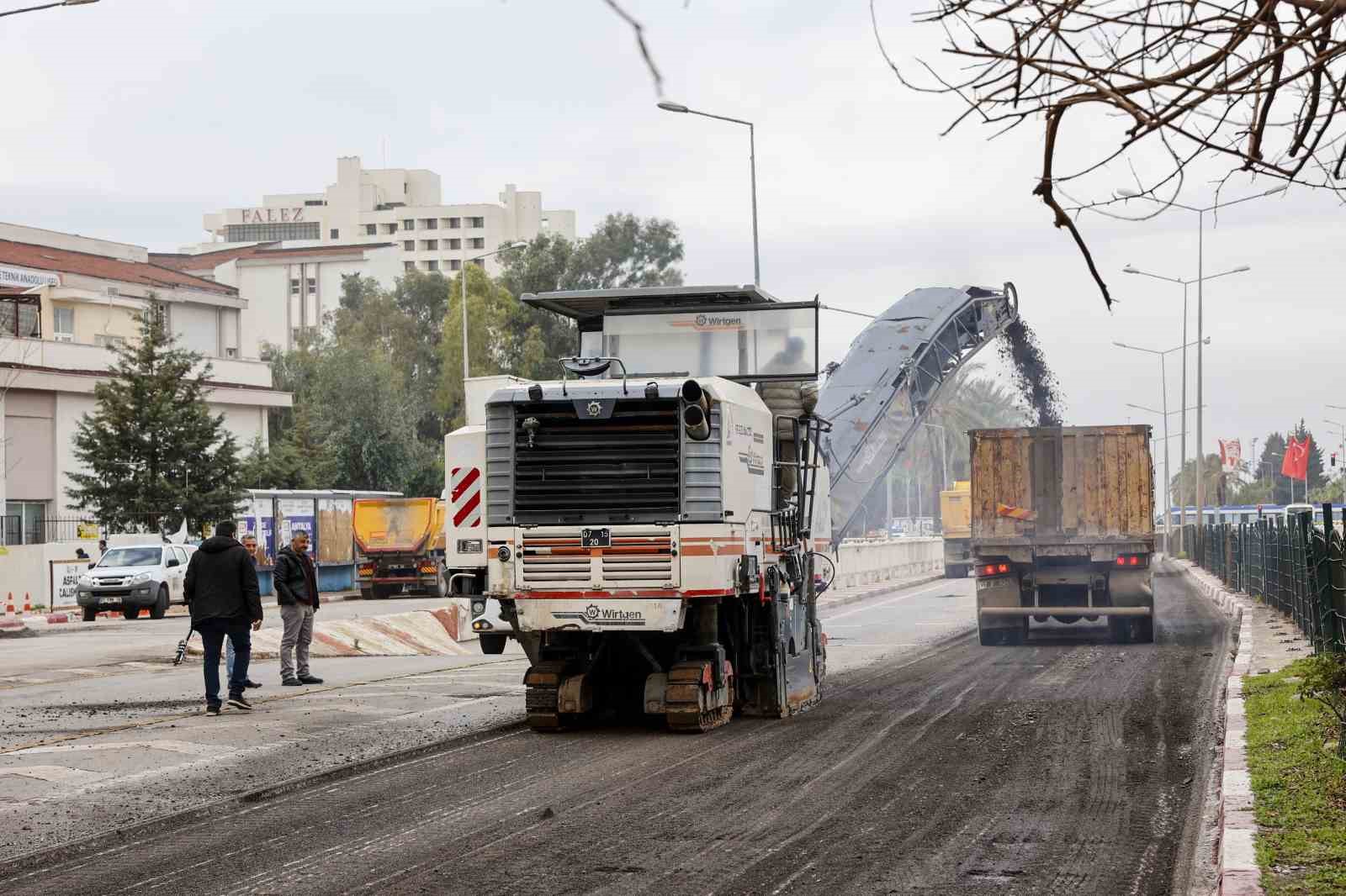 100. Yıl Bulvarı’nda asfalt çalışmasının ikinci etabı da tamamlandı
