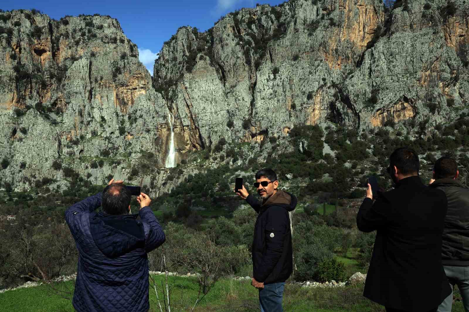 104 metrelik ‘Su Uçkun Şelalesi’ doğaseverlerin yeni gözdesi
