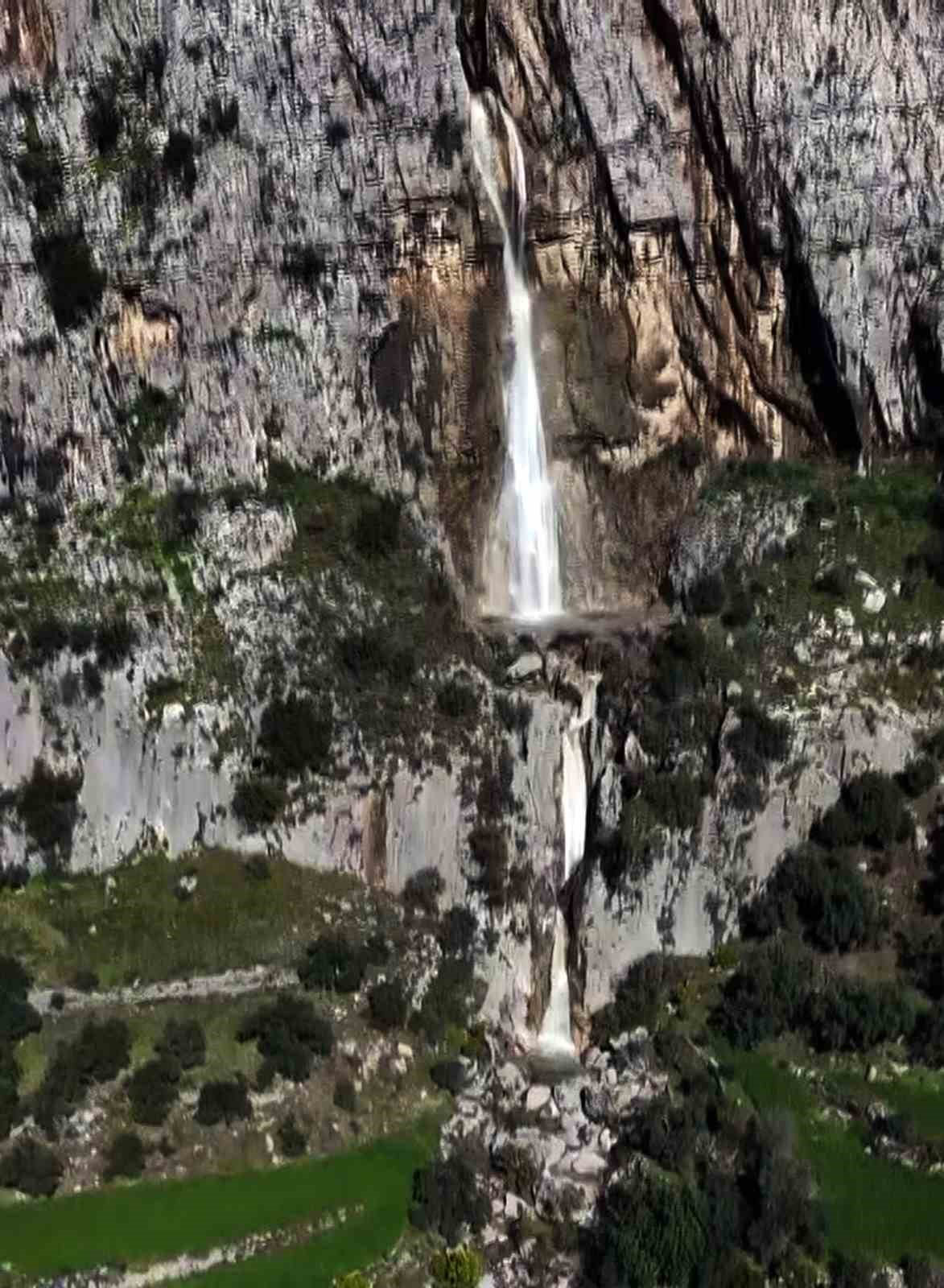 104 metrelik ‘Su Uçkun Şelalesi’ doğaseverlerin yeni gözdesi
