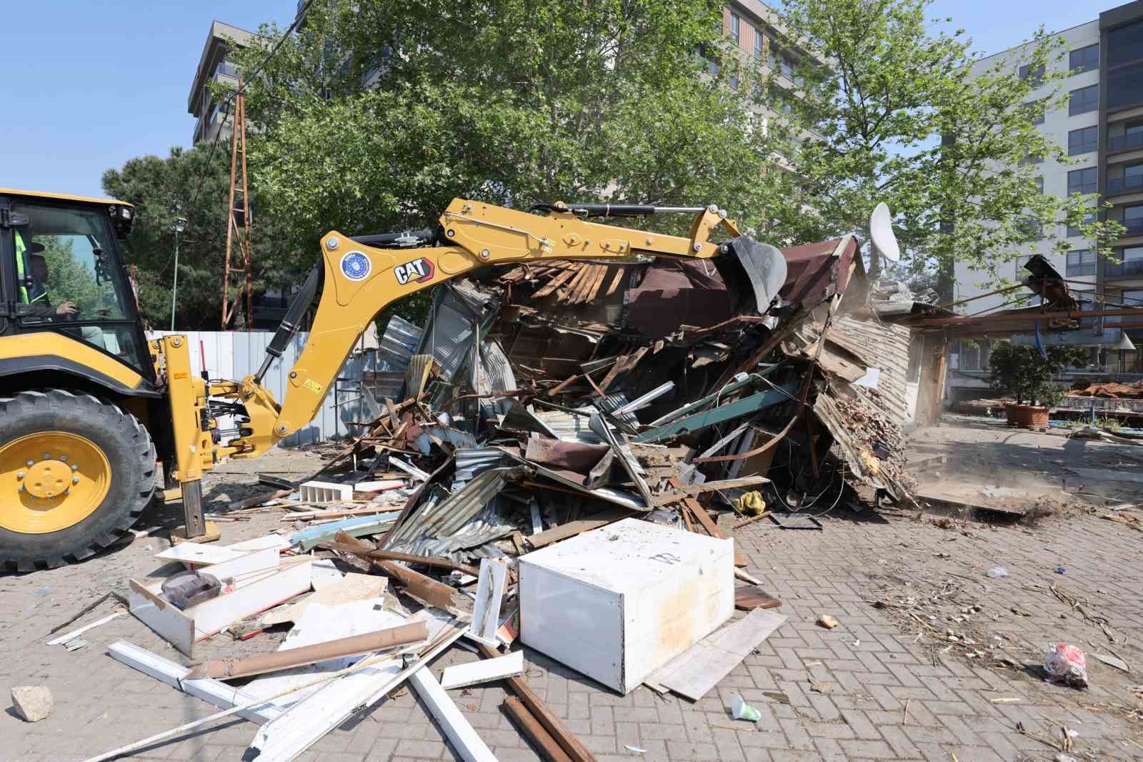 1050 Konutlar’daki yeşil alan işgalden kurtarıldı
