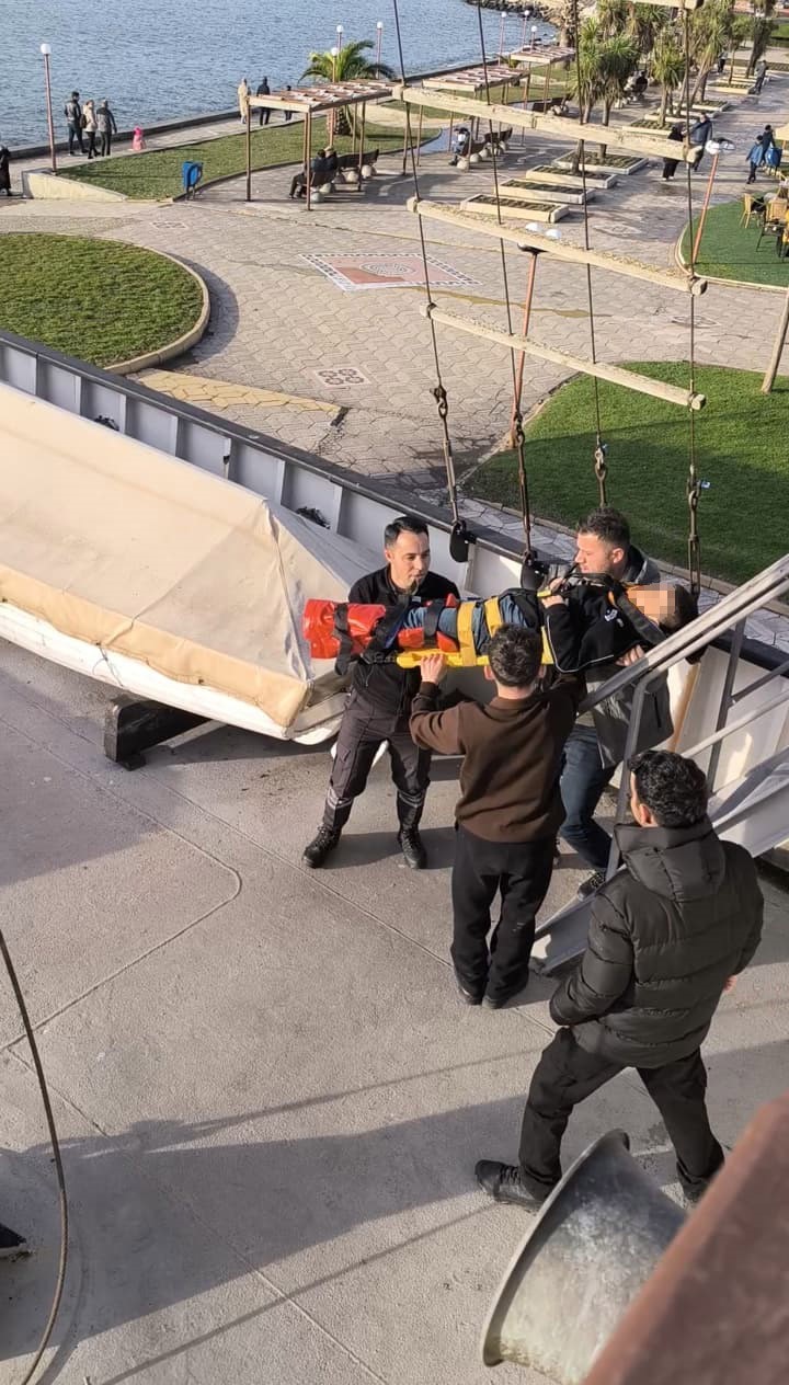 11 yaşındaki çocuk müze gemisinin merdivenlerinden çıkarken yaralandı
