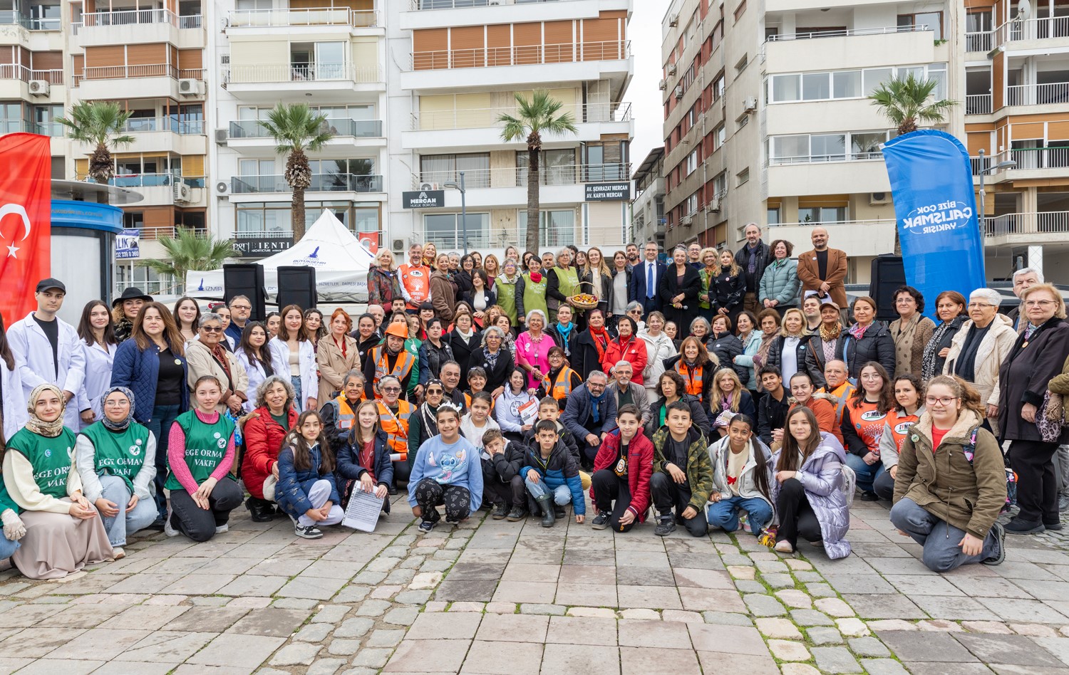 12 bin saat iyilikle hayatlara dokundular
