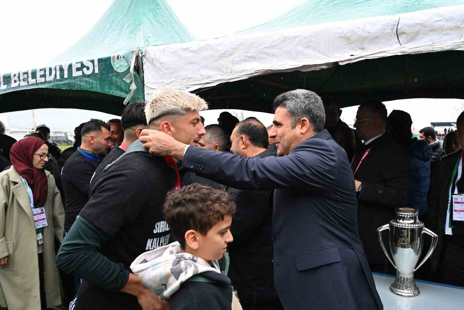 12 Bingölspor kupayı evinde kaldırıldı
