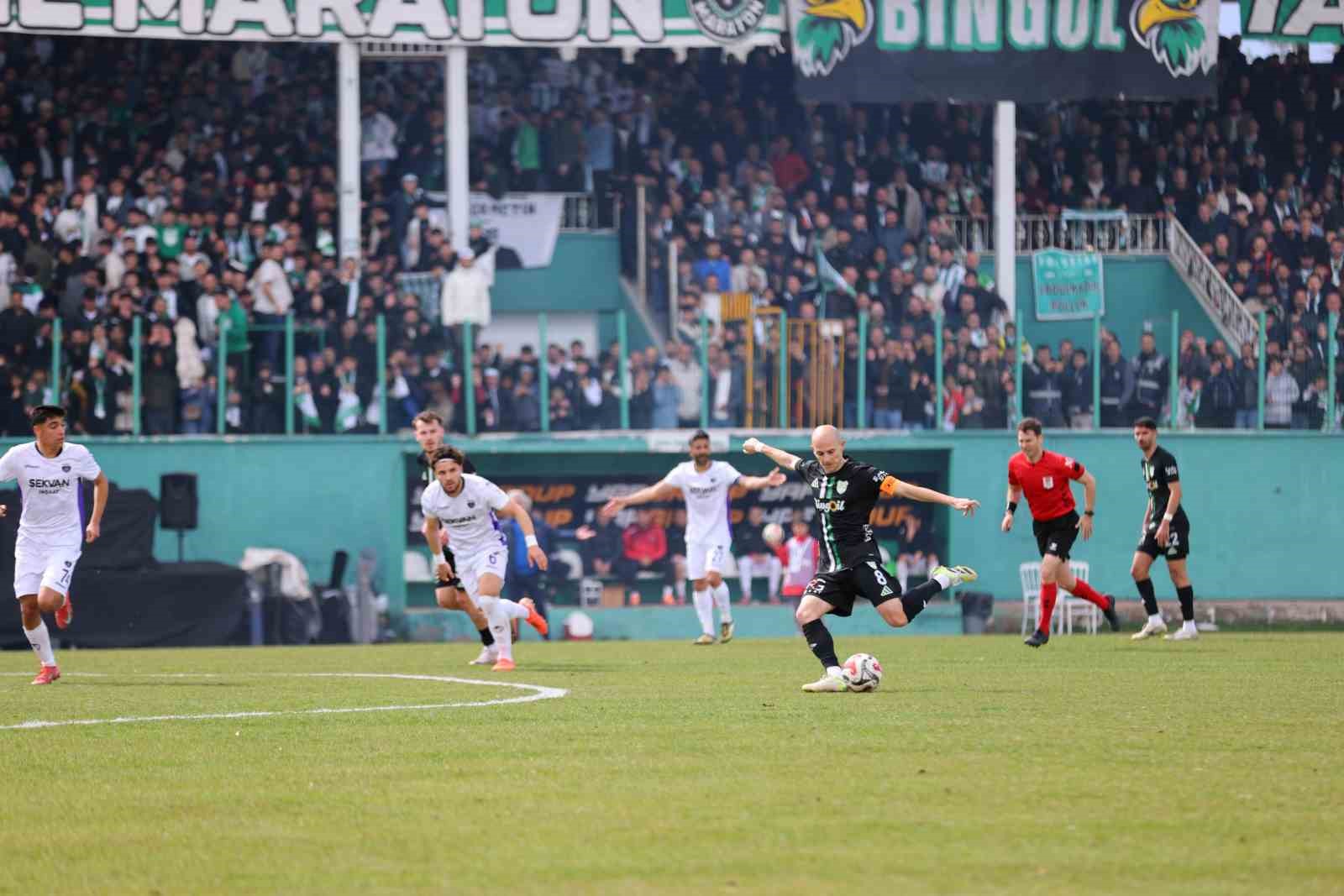 12 Bingölspor şampiyon oldu
12 Bingölspor şampiyon oldu