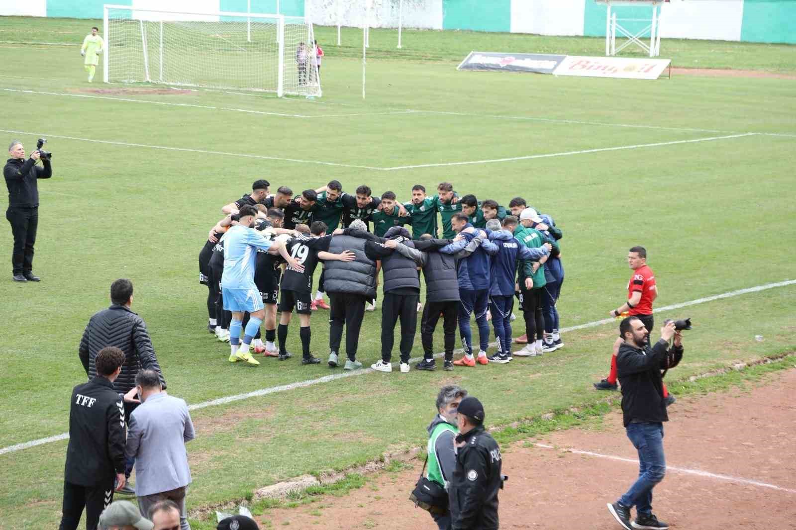 12 Bingölspor şampiyon oldu
12 Bingölspor şampiyon oldu