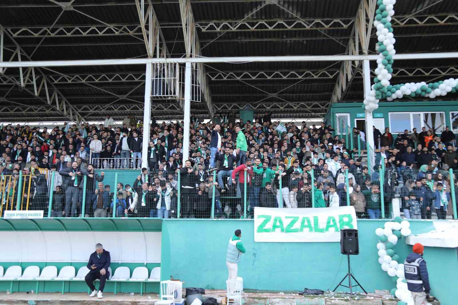 12 Bingölspor şampiyon oldu
12 Bingölspor şampiyon oldu