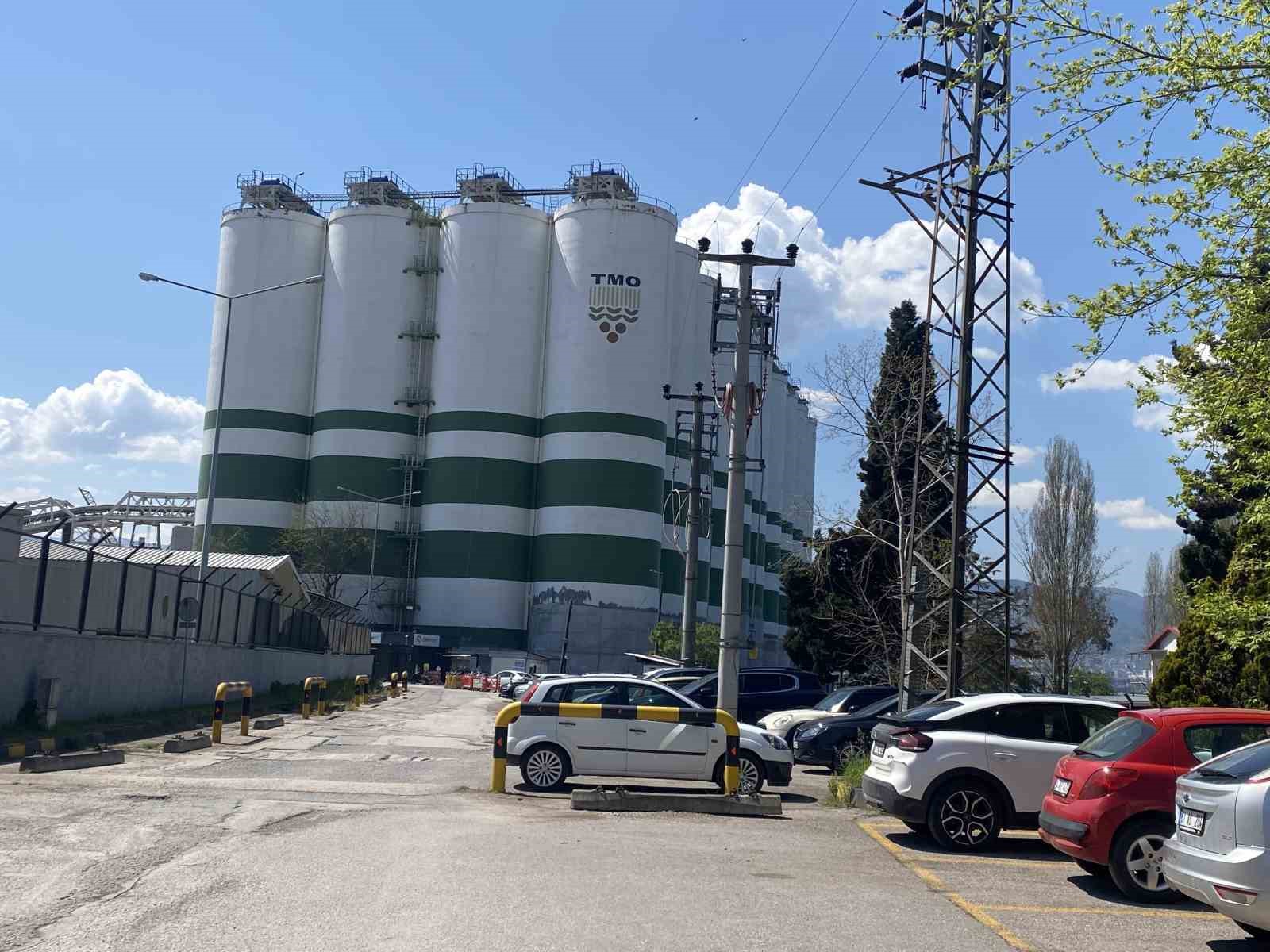 12. kattan düşen işçi ağır yaralandı
