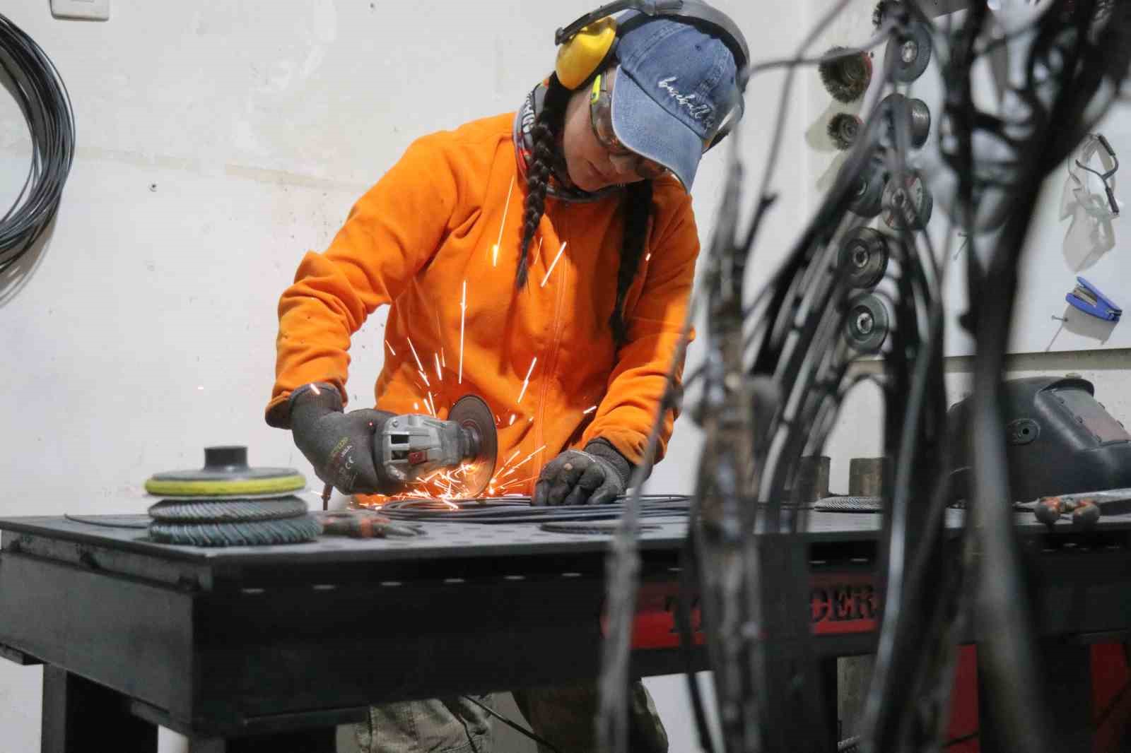 12 metrekarelik dükkandan dünyaya açılan kapı
