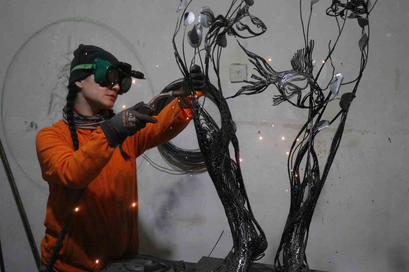 12 metrekarelik dükkandan dünyaya açılan kapı
