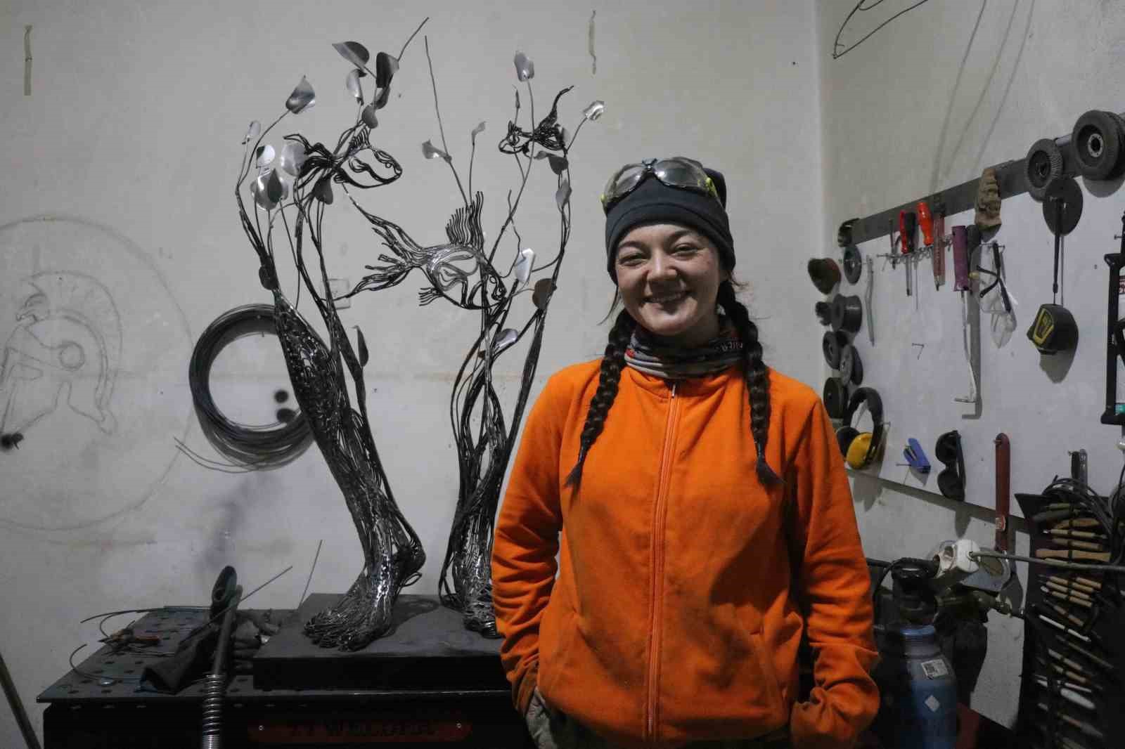 12 metrekarelik dükkandan dünyaya açılan kapı
