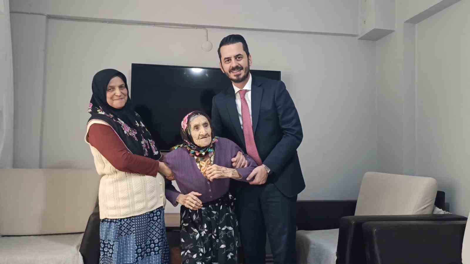 121 yaşındaki Saadet teyze, ziyaretçilerinden bakın ne istedi
