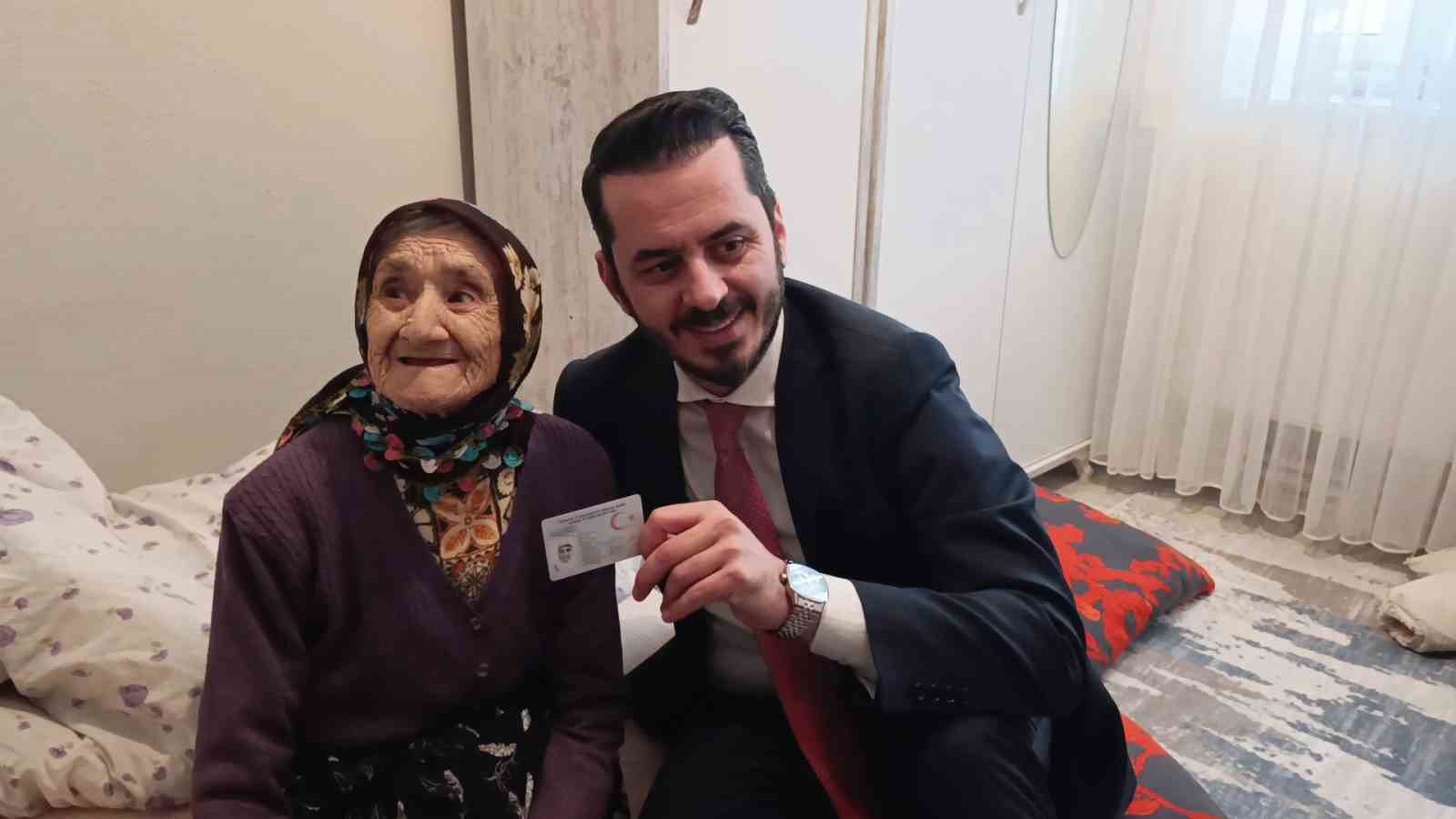 121 yaşındaki Saadet teyze, ziyaretçilerinden bakın ne istedi
