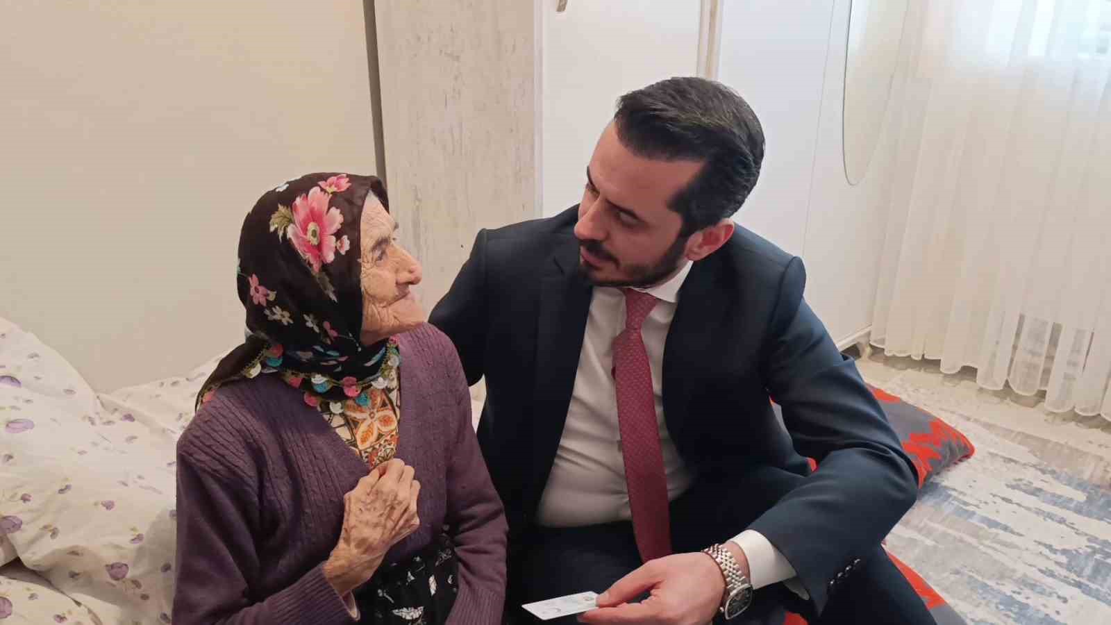 121 yaşındaki Saadet teyze, ziyaretçilerinden bakın ne istedi
