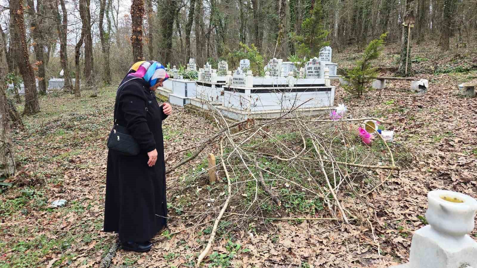 13 yaşındaki kızlarını kazada kaybeden ailenin en acı bayramı
