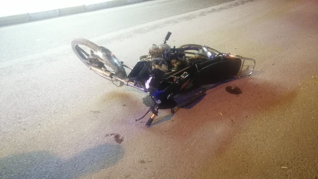 14 yaşındaki motosiklet sürücüsünün akrobasi tutkusu kazaya neden oldu: 2 yaralı
