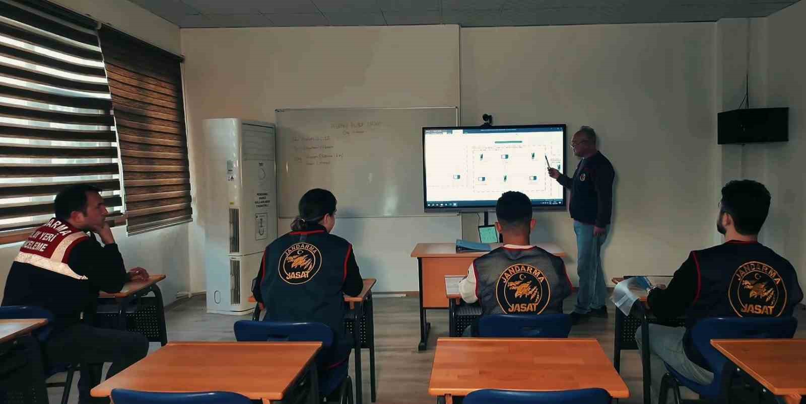 14 yıl önce işlenen çocuk cinayetinin failleri jandarma dedektiflerinden kaçamadı
