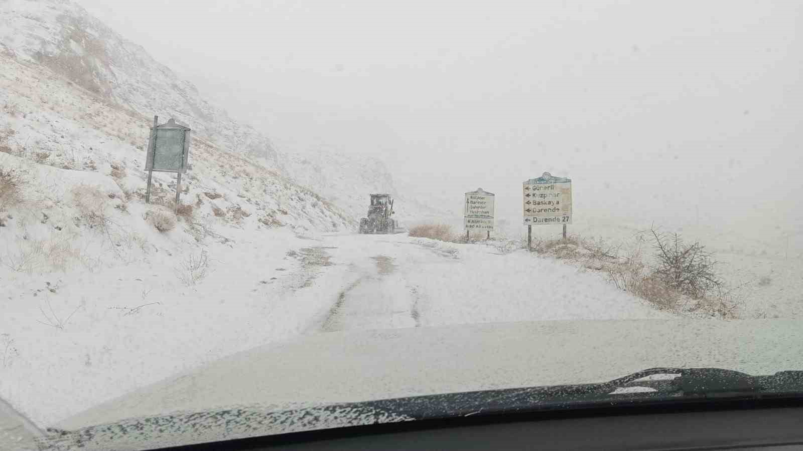 149 mahallede yol açma çalışmaları devam ediyor
