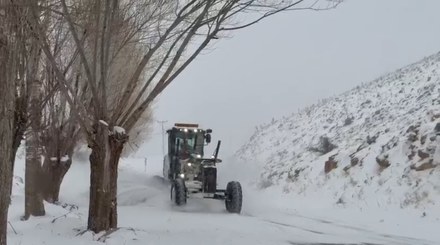149 mahallede yol açma çalışmaları devam ediyor
