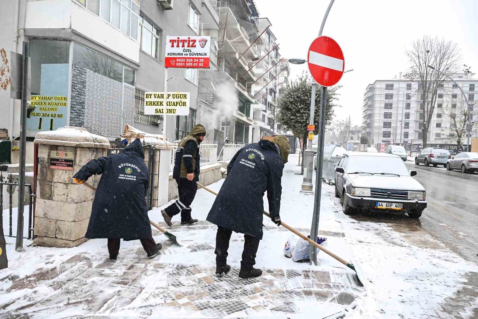 149 mahallede yol açma çalışmaları devam ediyor
