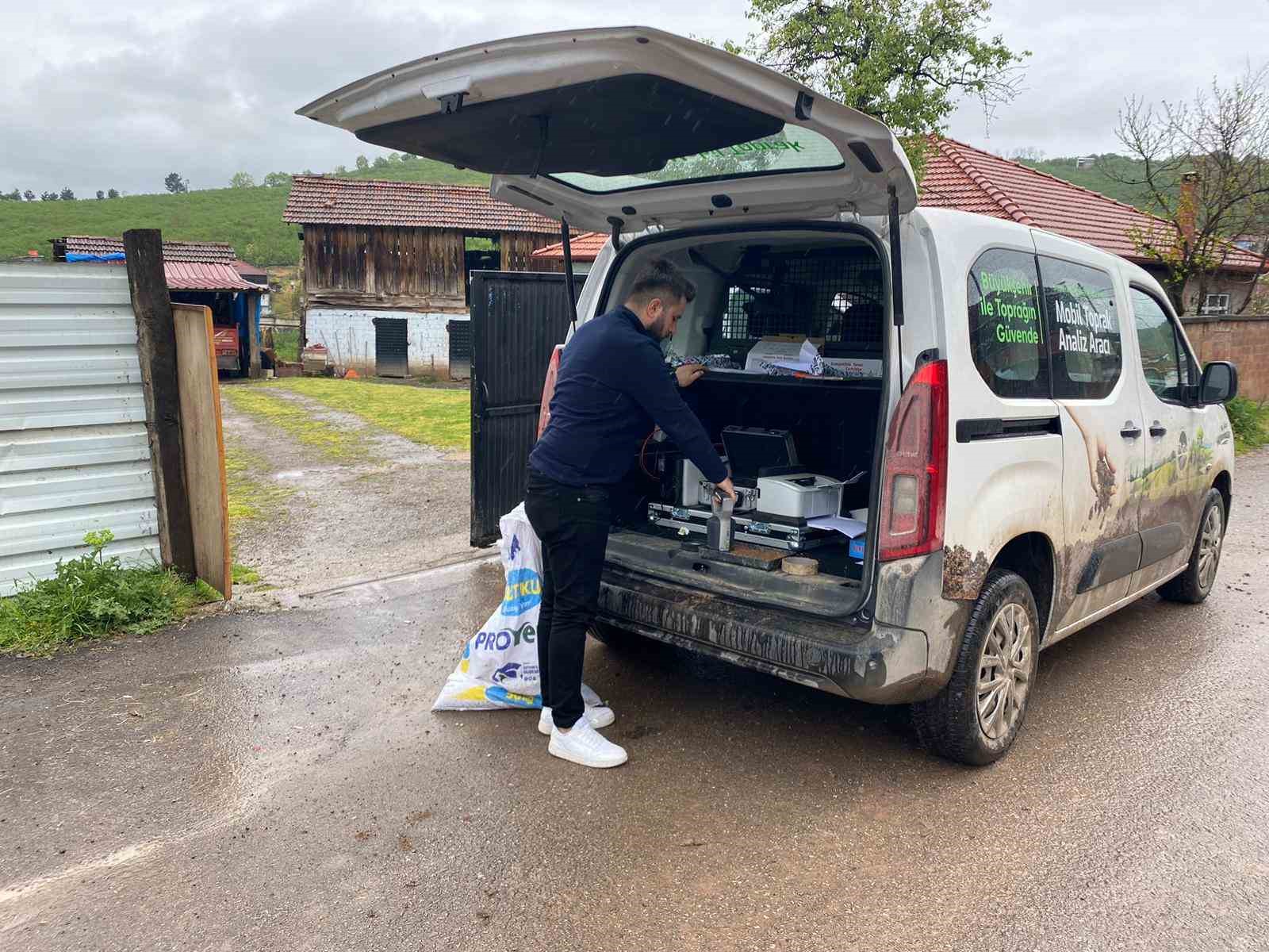 15 dakikada toprak yapısına uygun gübreleme programı hazırlanıyor
