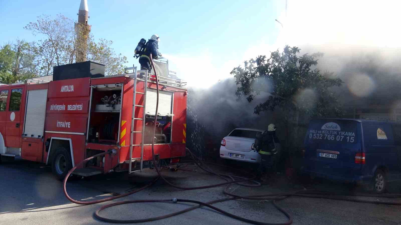 15 gün önce taşıdığı işyeri gözlerinin önünde küle döndü
