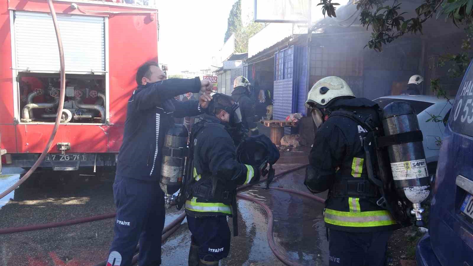 15 gün önce taşıdığı işyeri gözlerinin önünde küle döndü
