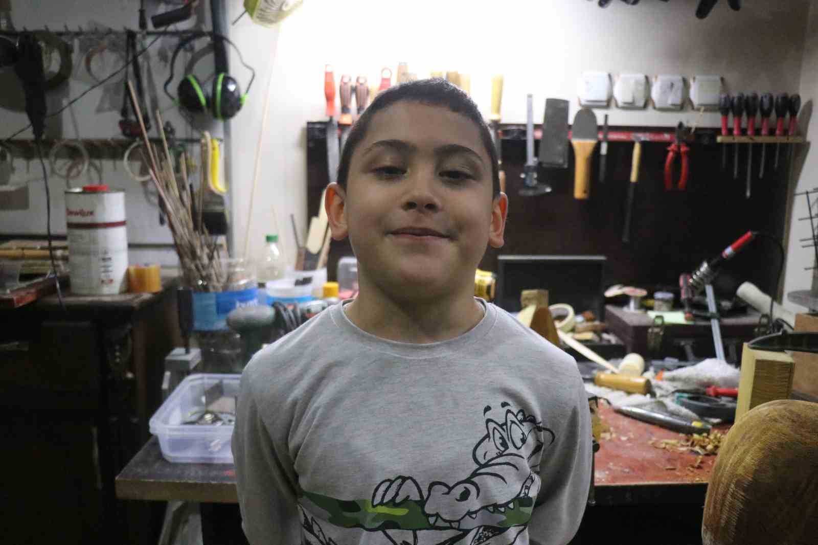 15 yaşında bir tahta parçasıyla başladığı mesleğinde 34 yıldır notalara şekil veriyor
