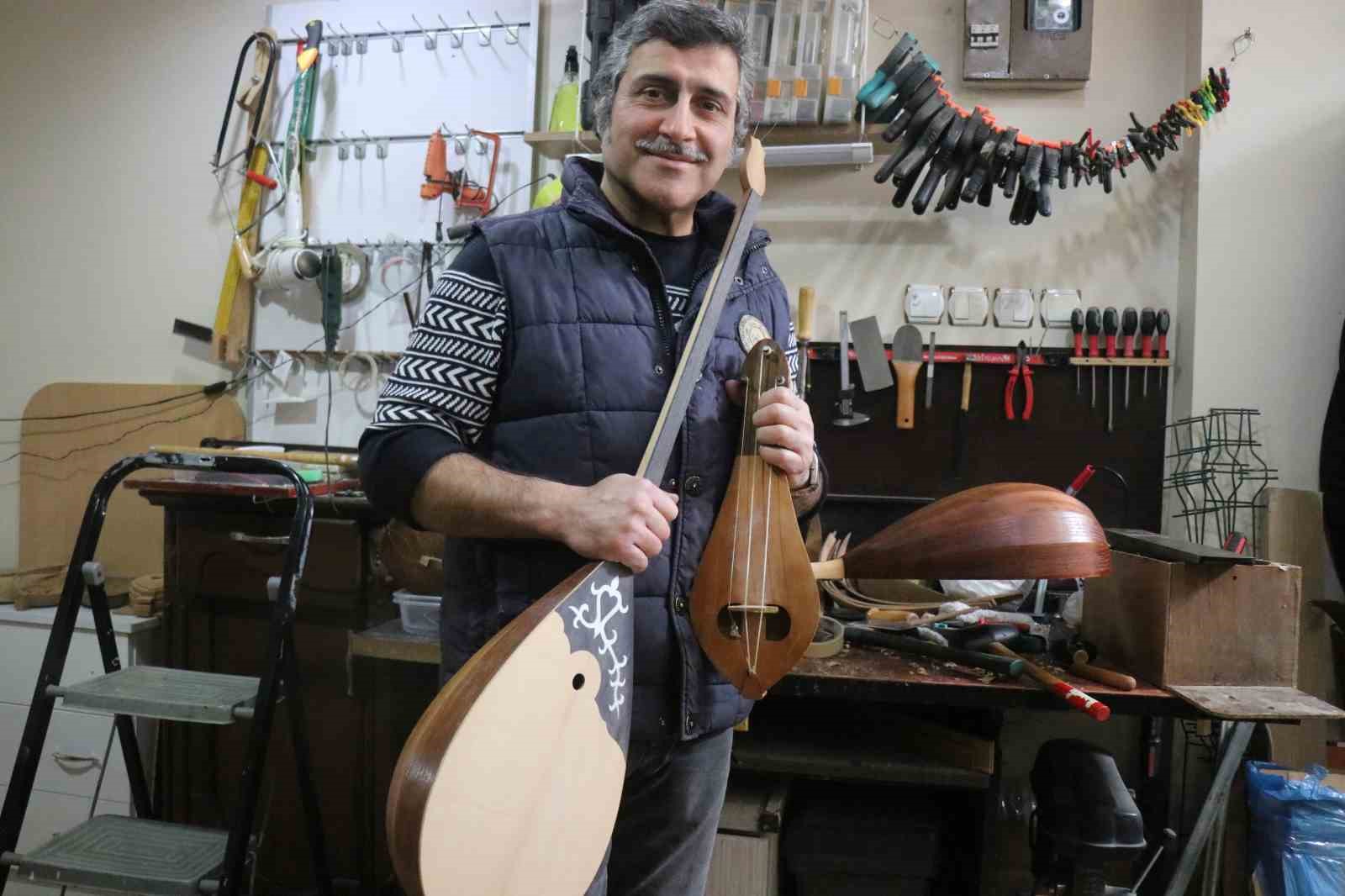 15 yaşında bir tahta parçasıyla başladığı mesleğinde 34 yıldır notalara şekil veriyor
