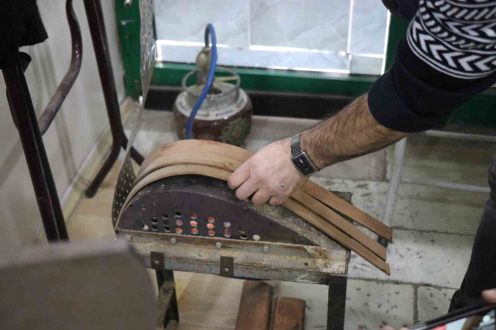 15 yaşında bir tahta parçasıyla başladığı mesleğinde 34 yıldır notalara şekil veriyor
