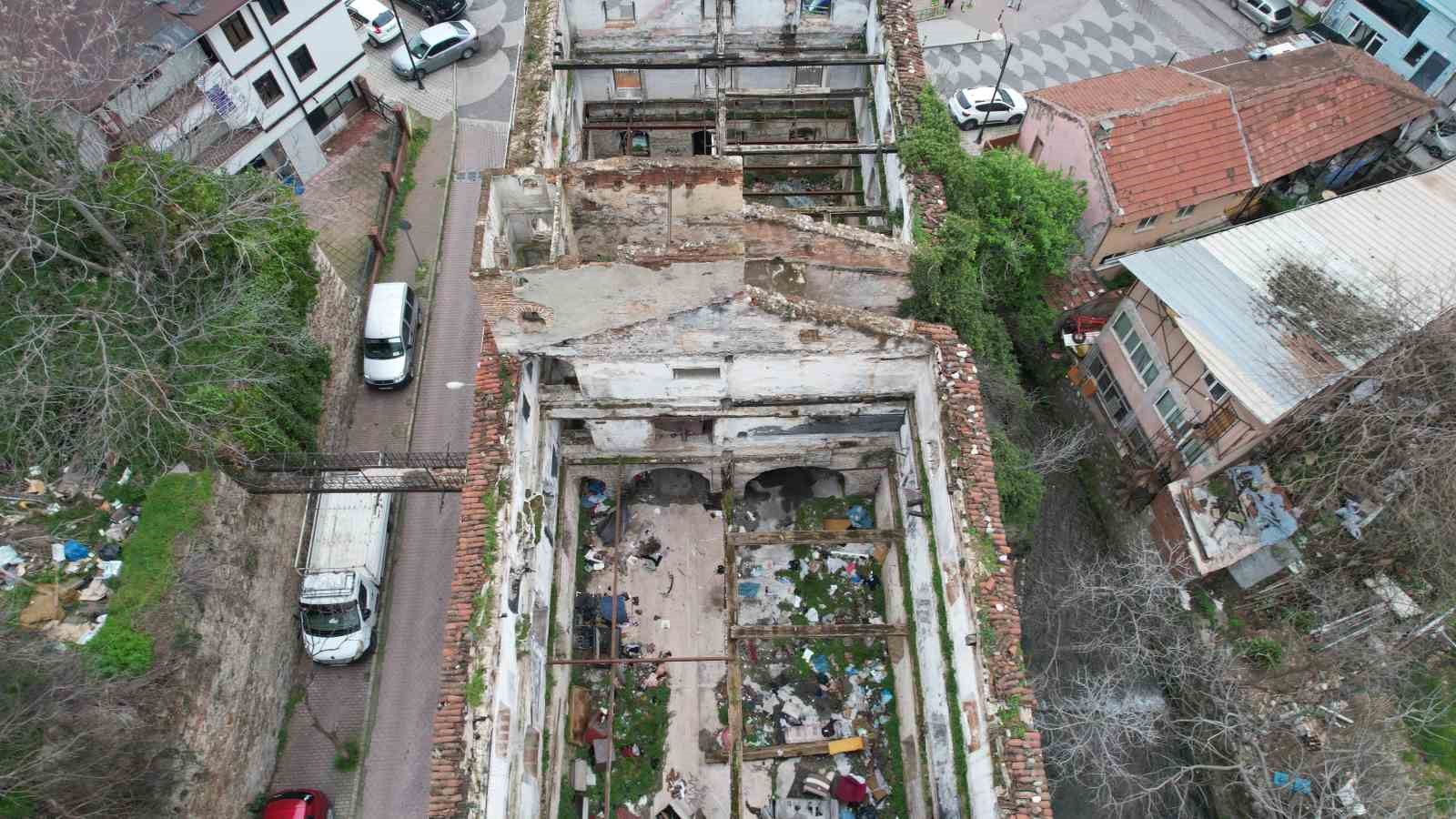 156 yıllık tarihi bina yangında zarar gördü
